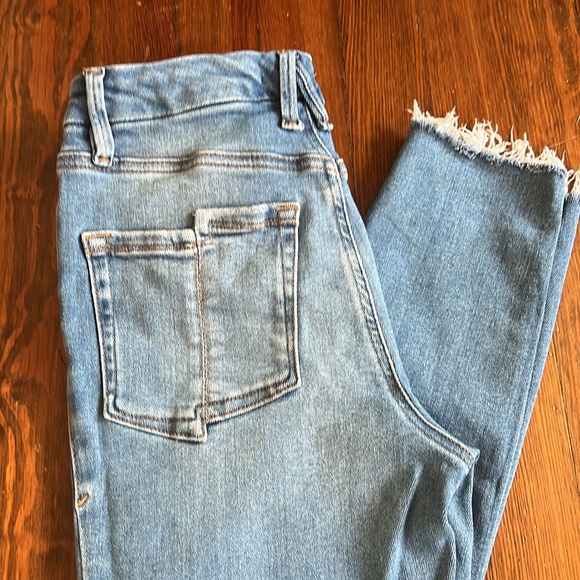 Good American skinny cropped jeans. - Picture 2 of 7
